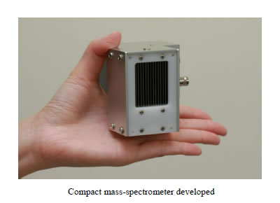 [photo]Compact mass-spectrometer developed