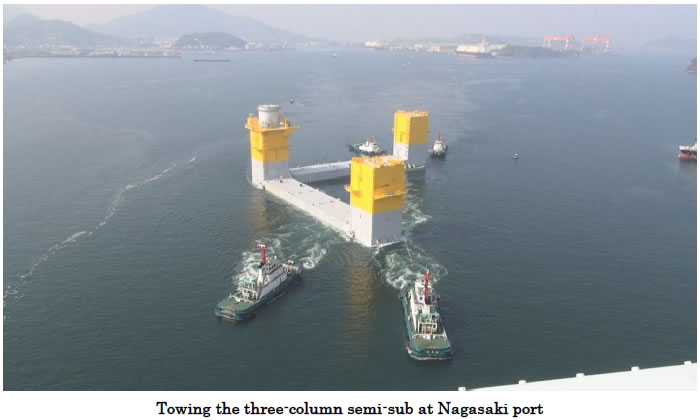 [photo]Towing the three-column semi-sub at Nagasaki port
