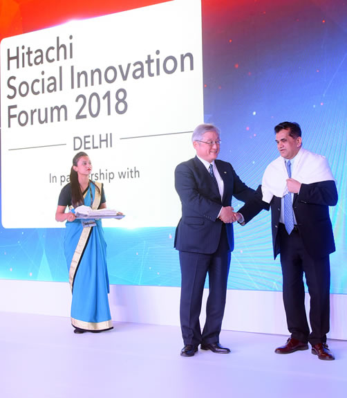 [image]Mr.  Toshiaki Higashihara, Global President & CEO, Hitachi, Ltd. welcoming Mr.  Amitabh Kant,  CEO, NITI Aayog at Hitachi Social Innovation Forum 2018, Delhi