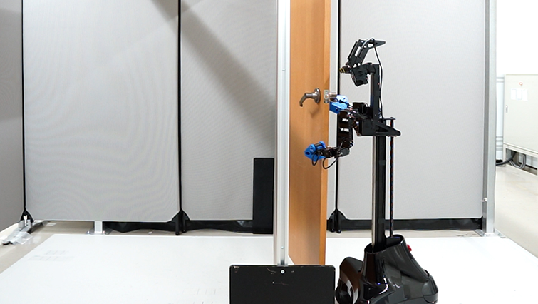 Demonstration of door opening and entry functions using deep predictive learning (DPL) robot control technology to minimize prediction errors between models and the current situation (video)
