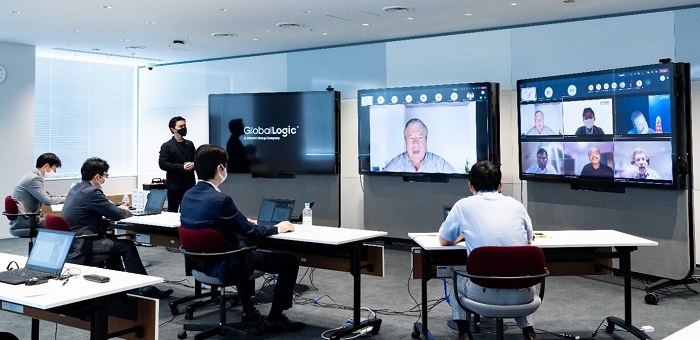 [image]A workshop connecting "Lumada Innovation Hub Tokyo" and GlobalLogic's Design and Engineering Centers