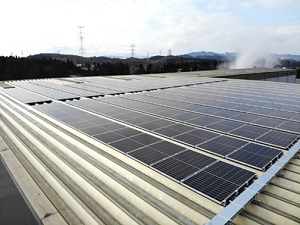 [image]Solar panels installed on the roof of Hitachi Astemo High Cast's Fukushima plant