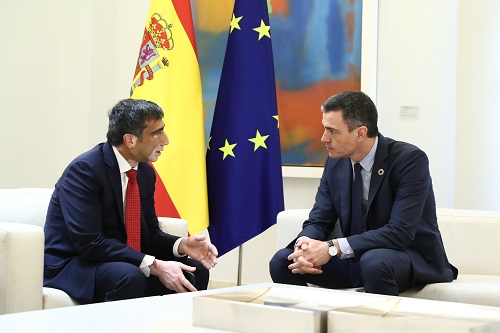 [image]The Spanish Prime Minister Pedro Sánchez receives GlobalLogic CEO Nitesh Banga.
