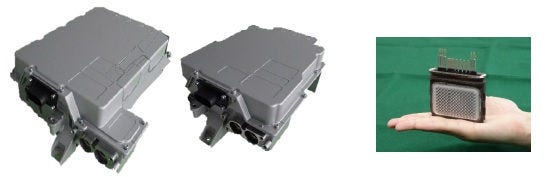 [画像]「第62回(2019年)十大新製品賞 本賞」を受賞したEV向け高電圧高出力インバーター(左、中央)および、インバーターに内蔵されている高耐圧高出力直接水冷型両面冷却パワーモジュール(右)