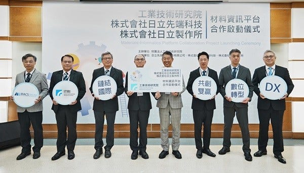 [画像]式典での記念撮影