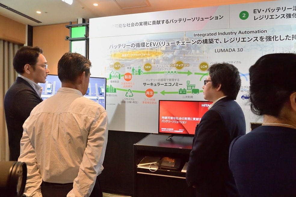 「ベースロード電源としての大型原発があり、そこで発電した電力を他の地域まで効率よく運ぶ広域の電力網と、小型原発や再生可能エネルギーとバッテリーシステムなどによる地産地消の小規模な電力ネットワークを組み合わせて、柔軟で強靱なエネルギーシステムを構築していくことが、災害対応も含めた持続可能性という意味では必要ですよね。発電から送電や蓄電の技術まで提供できる、しかもそれらをデジタルで高度化・効率化するということも含めてできることが、日立の強みですね」