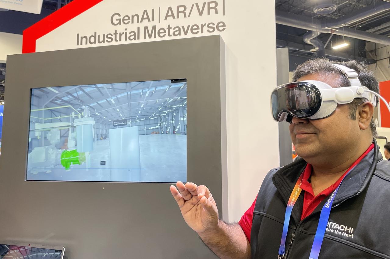 画像: VRによる設備点検・保守のデモ展示