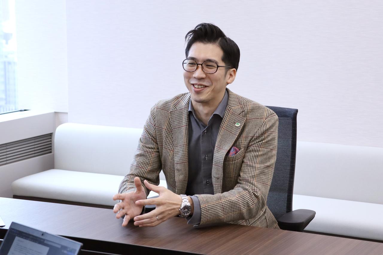 画像: アプリを利用するシニアは、そうでないシニアと比べて、社会参加量が増える。