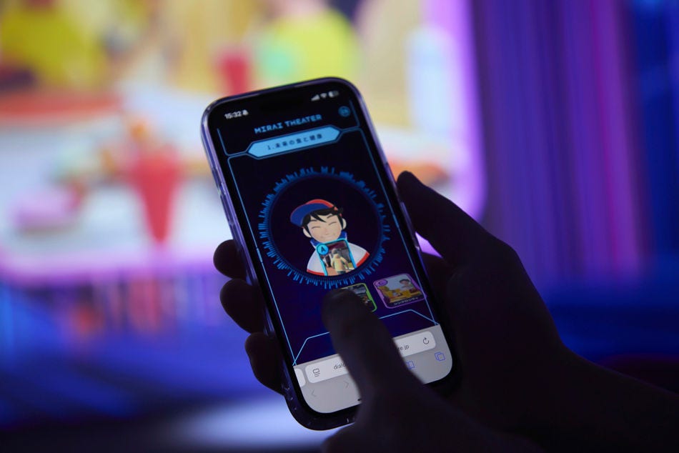 Mirai Theaterでスマホで自分の選択を投票。