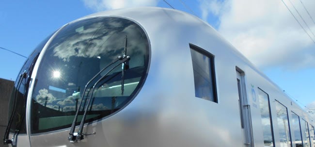 完成した新型特急車両