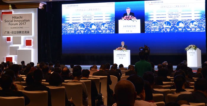 [画像]日立 執行役社長兼CEO東原 敏昭による基調講演の様子