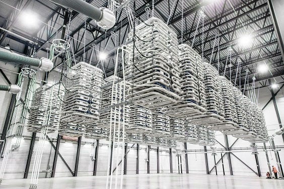 DANMARK, SKAGERRAK4. Interiör av ventilhallen i nybyggda HVDC anläggningen utanför Viborg, Danmark.

Foto: Gustav Mårtensson
