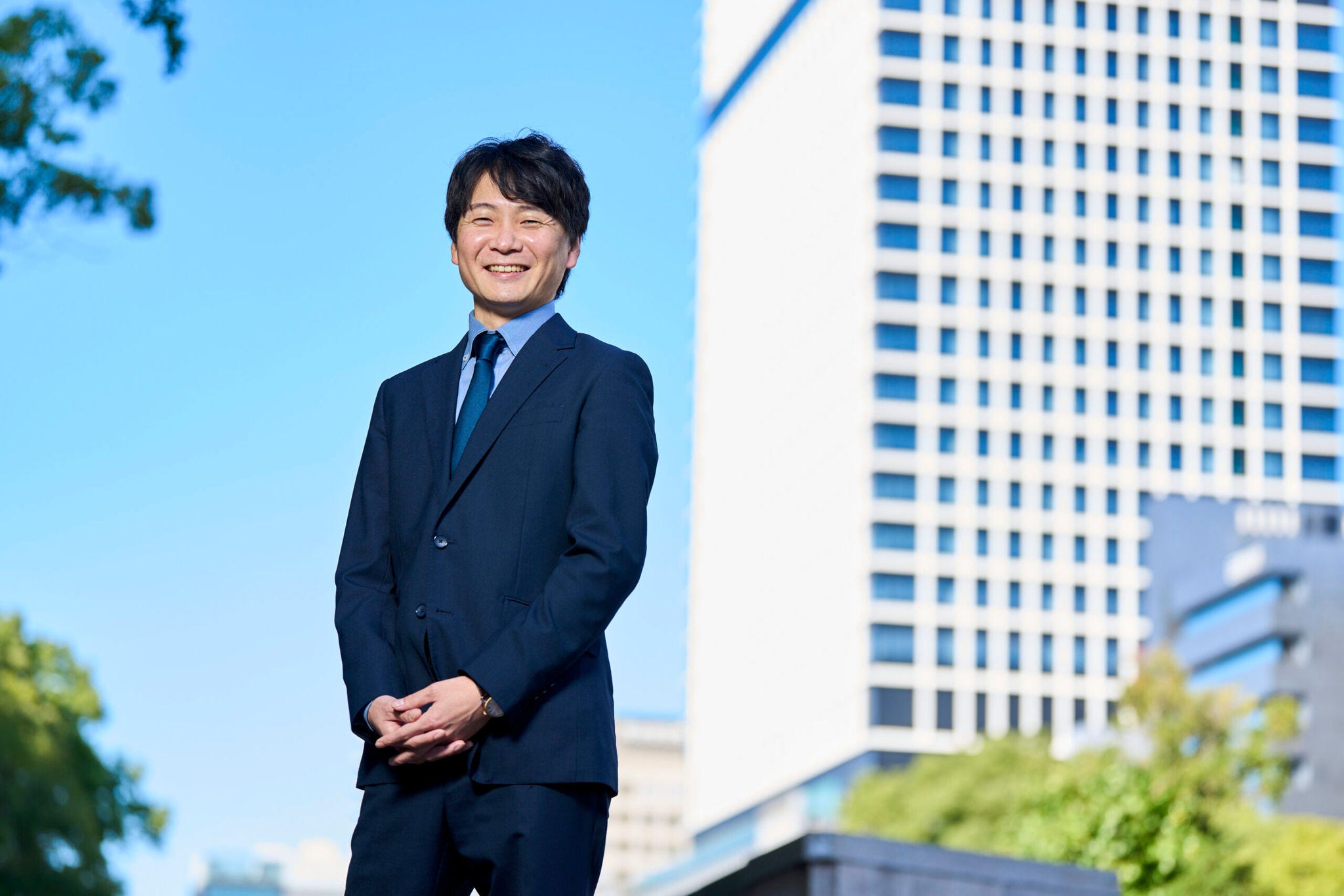 人々の生活の基盤となる電力業界を支えるSE。組織に縛られない働き方を経て、日立製作所へ