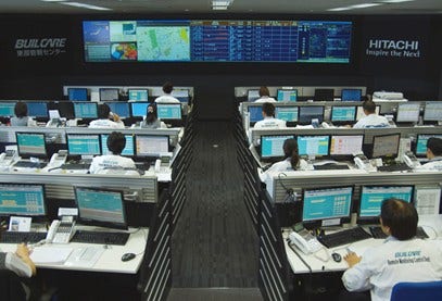 [画像]24時間365日昇降機を見守る日立カスタマーセンター