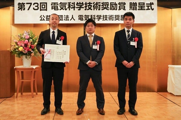 [画像]贈呈式の様子  (左から東京地下鉄株式会社、三菱電機株式会社、株式会社日立製作所)