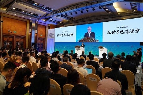 [画像]日立 執行役社長兼CEO東原 敏昭による基調講演の様子