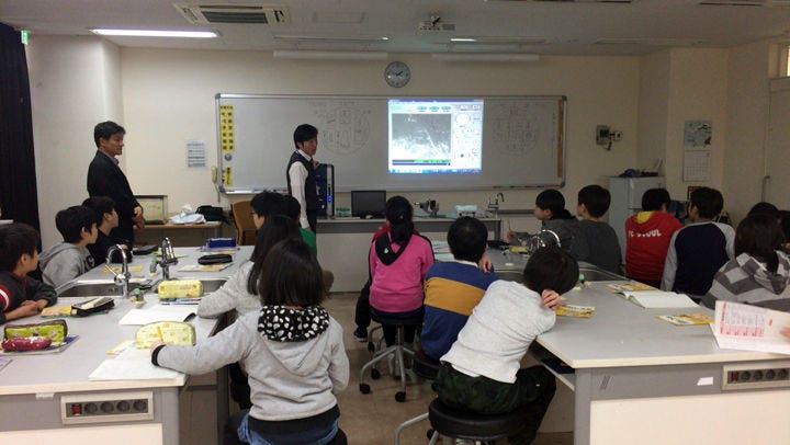 히타치하이테크놀로지즈코리아,『탁상현미경(TM3030)』장비를 이용한 출강수업 실시