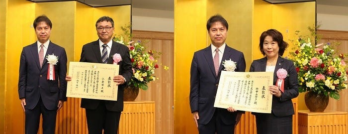 [画像]左から2人目:株式会社日立製作所 サービス&プラットフォームビジネスユニット 制御プラットフォーム統括本部 部員 小倉信之, 左から4人目:株式会社日立ハイテク アナリティカルソリューション事業統括本部 主管技師 竹中みゆき