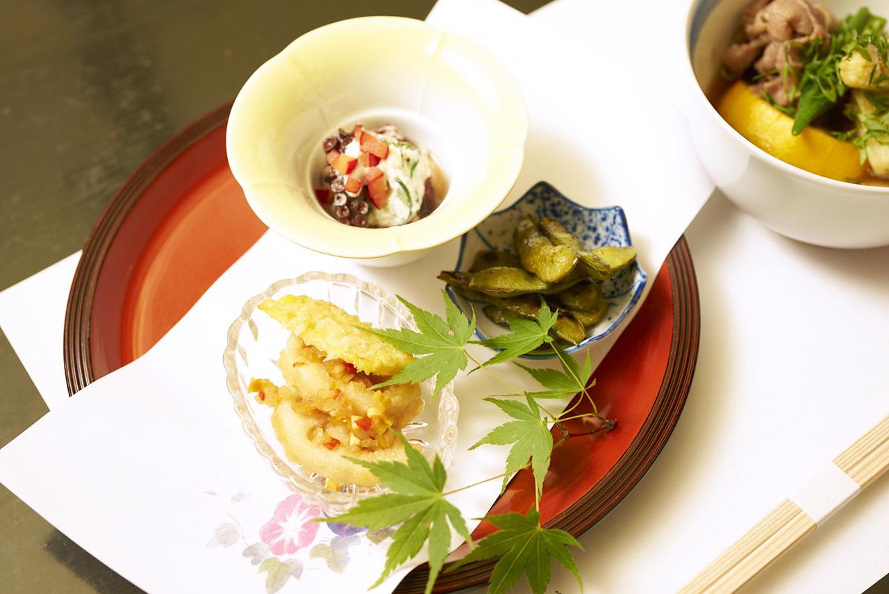 画像: 前菜として供された「真蛸ときゅうりの胡麻酢あえ」