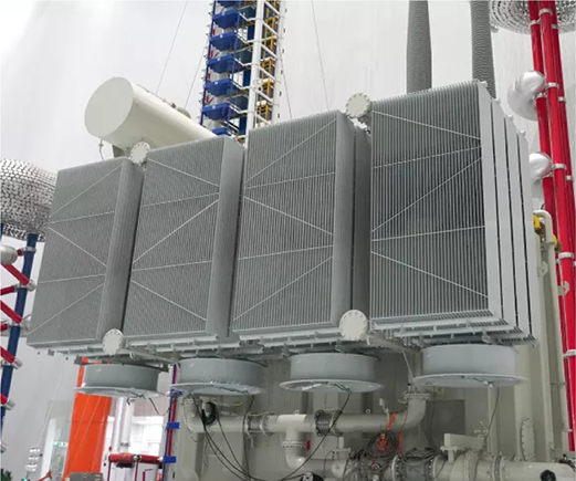 ［図14］765 kVエステル充填変圧器の外観