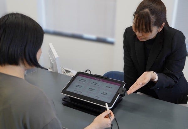 [画像]「セミセルフソリューション」導入後の窓口イメージ