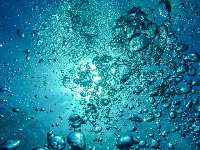 blue underwater bubbles