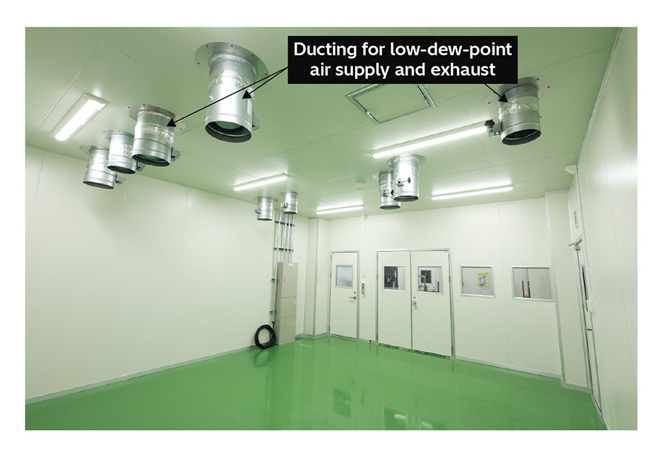 [7] Interior of Test Chamber with Variable Dew-point Temperature