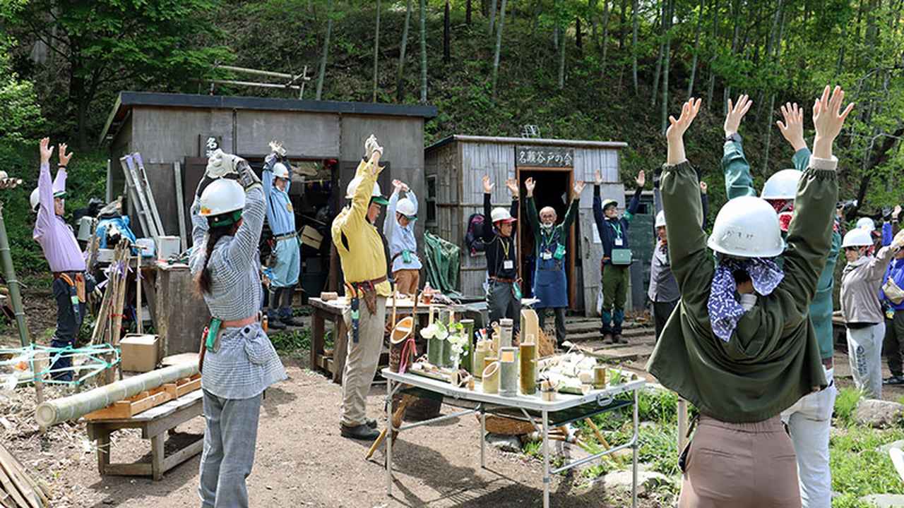 画像：ストレッチ体操、伸び！