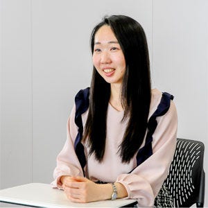 画像:株式会社 日立製作所 デジタルエンジニアリングビジネスユニット アプリケーションサービス事業部 GLJapanビジネス推進本部 初田 和子