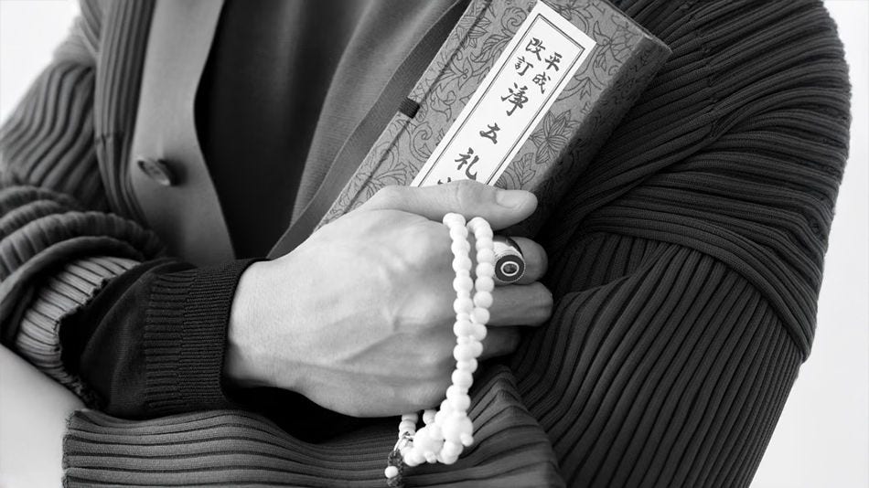 Uma Entrevista com um Monge que Usa Saltos: Como Criar um Local de Trabalho Inclusivo para Pessoas LGBTQ+?