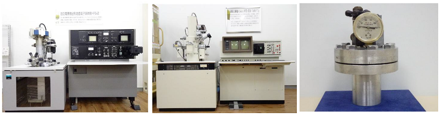 [画像]左から、「電界放出型走査電子顕微鏡 HFS-2」、「超高分解能走査型電子顕微鏡UHS-T1型」、「臨界点乾燥器」