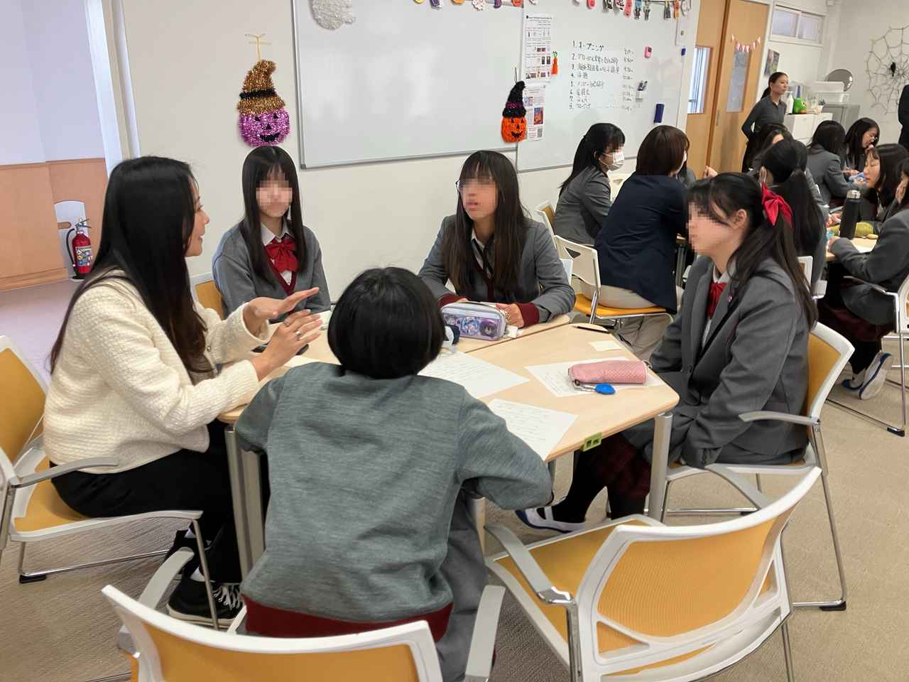 画像2: 生徒と社員の座談会