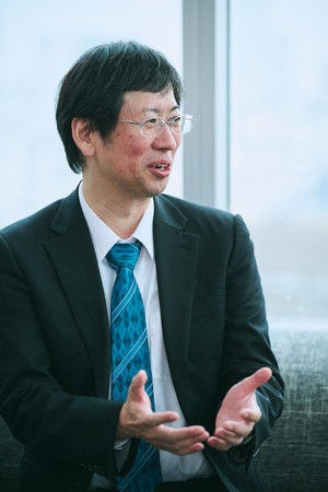 画像: 吉田順氏（日立製作所 デジタルエンジニアリングビジネスユニット Data&Design本部長 兼 Generative AIセンター センター長）