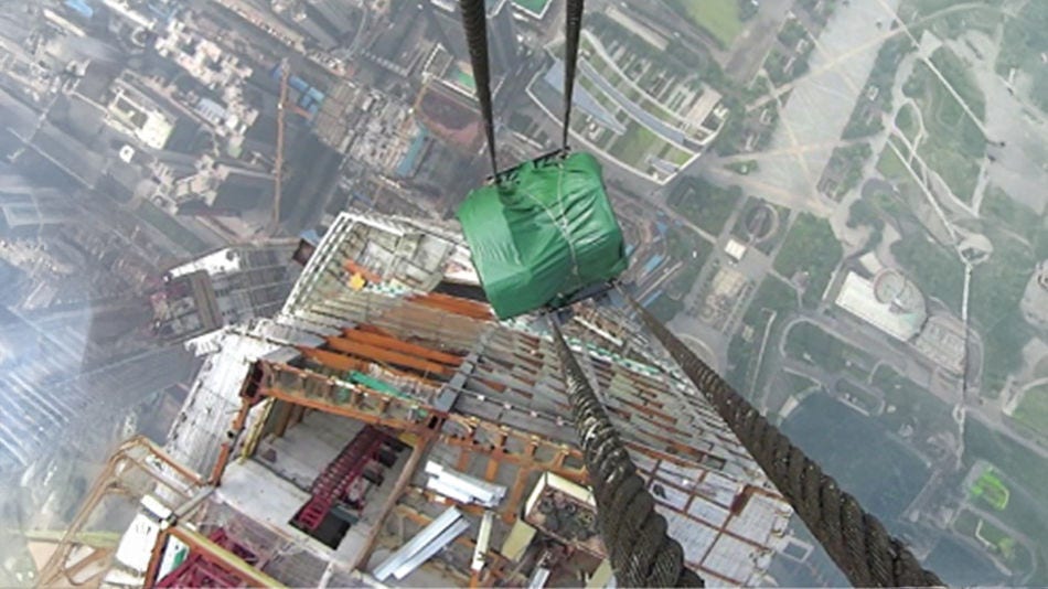 Elevando uma máquina de tração no Guangzhou CTF Finance Centre