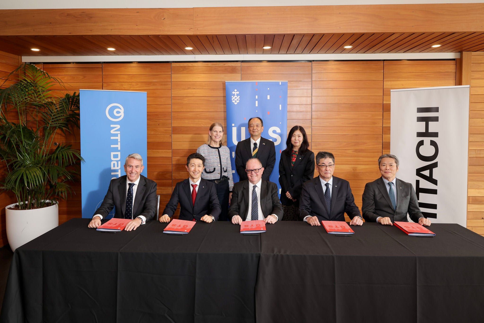 [画像]式典での記念撮影