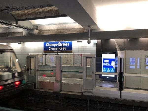 [画像]日立の保守スタッフが常駐するシャンゼリゼ・クレマンソー駅