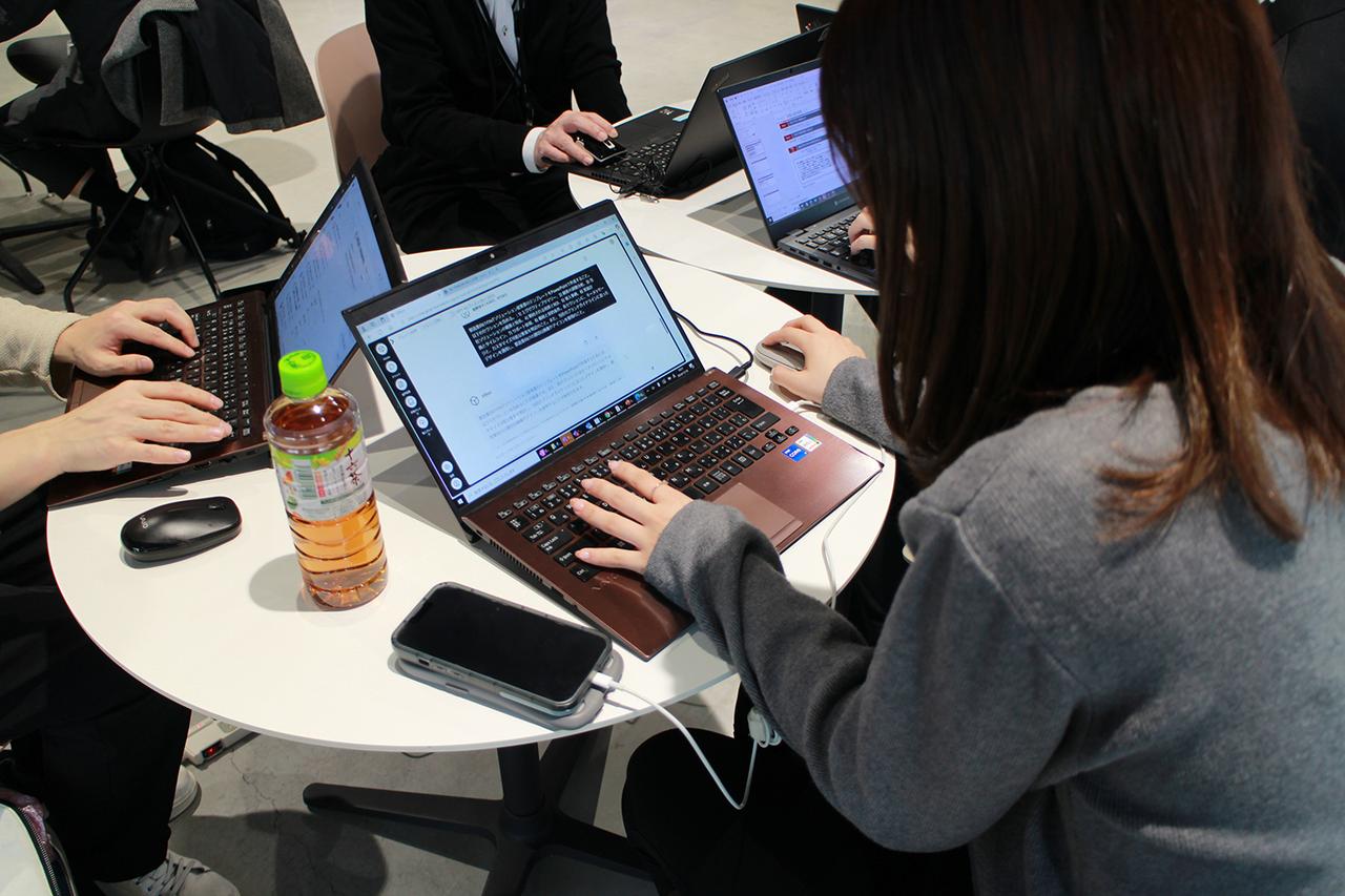 画像: Effibotと対話しながら「ああでもない、こうでもない」と試行錯誤中・・・