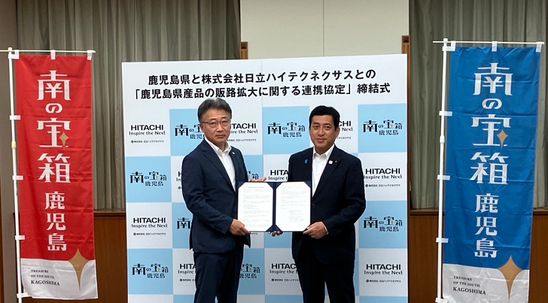 [画像]連携協定式の様子(左:日立ハイテクネクサス 小熊社長、右:鹿児島県 塩田知事)