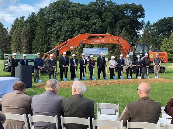 [画像]10月4日に行われた鍬入れ式の様子