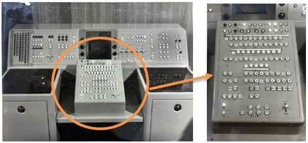 [画像] 図1.MARS-1の制御盤(写真下)