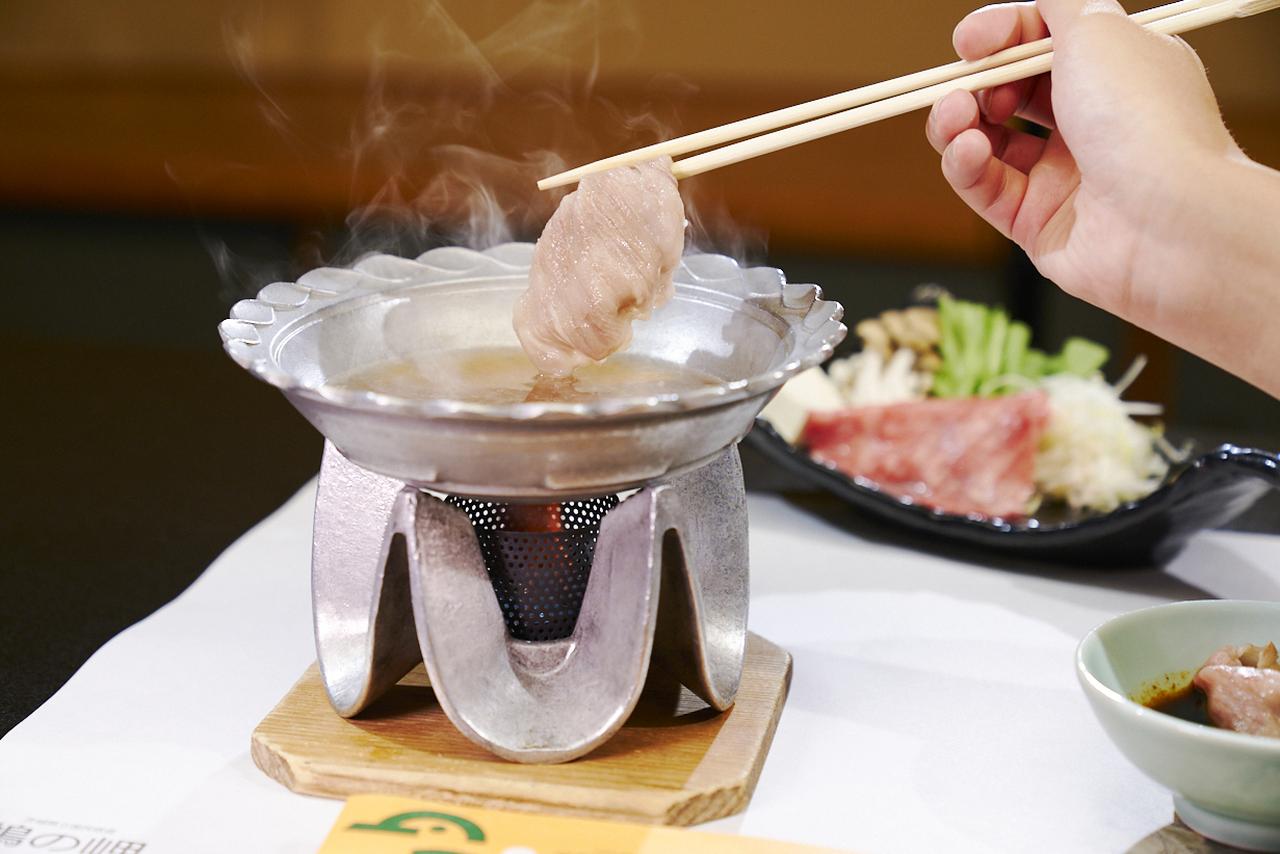 画像: しゃぶしゃぶは、常陸牛A5ランクの肩ロース肉を使用