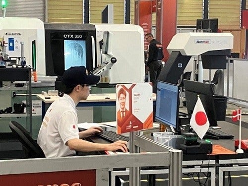 [画像]「CNC旋盤」職種で銀メダルを獲得した田澤選手