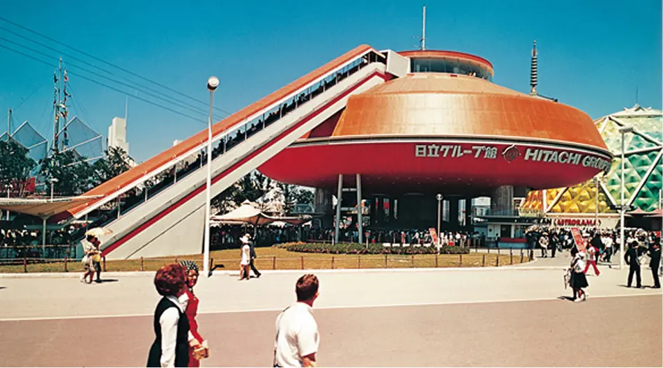 40mの空中エスカレーターが目を引く日立グループ館