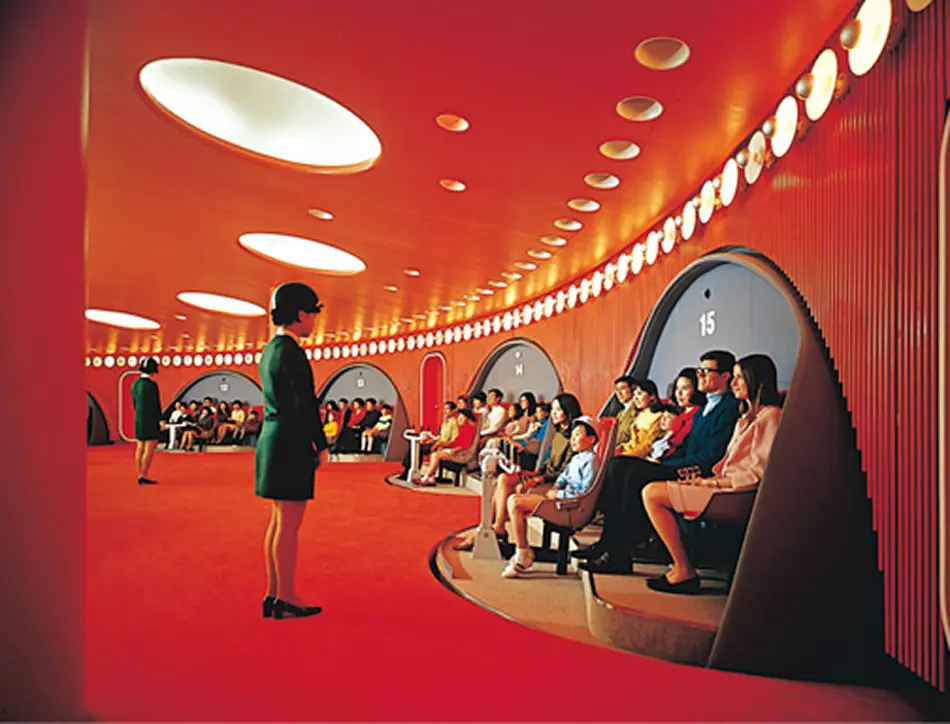 航空機の操縦訓練用シミュレーターを使った「シミュレートトラベル」