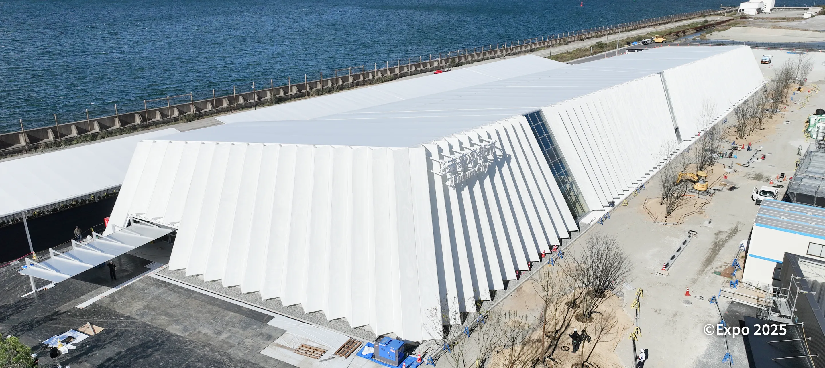 「未来の都市」建屋完成の画像